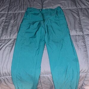 WONDER WINK FLARE SCRUBS